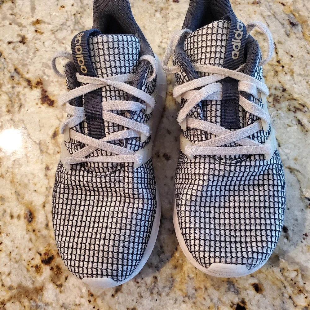 Boys adidas shoes - Picture 2 of 4